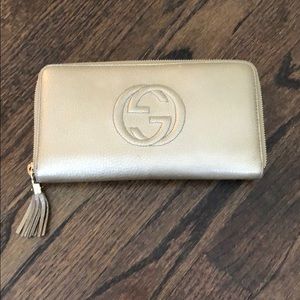 Gucci zip around wallet